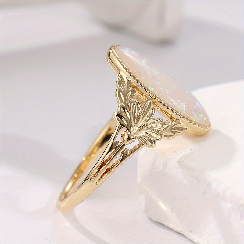 Women's Flower Carved Hollow Ring — Fashionable Design